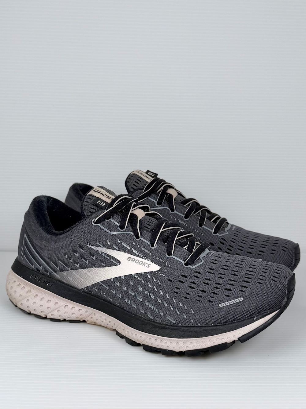 Brooks Ghost 14 Gray Running Shoes Women’s Size 6.5 B Athletic Sneakers